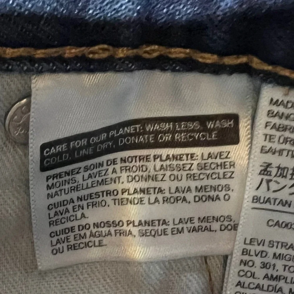 Levis 505 Regular Fit Straight Leg Jeans Mens 42x32 Medium Wash Blue 00505-0216